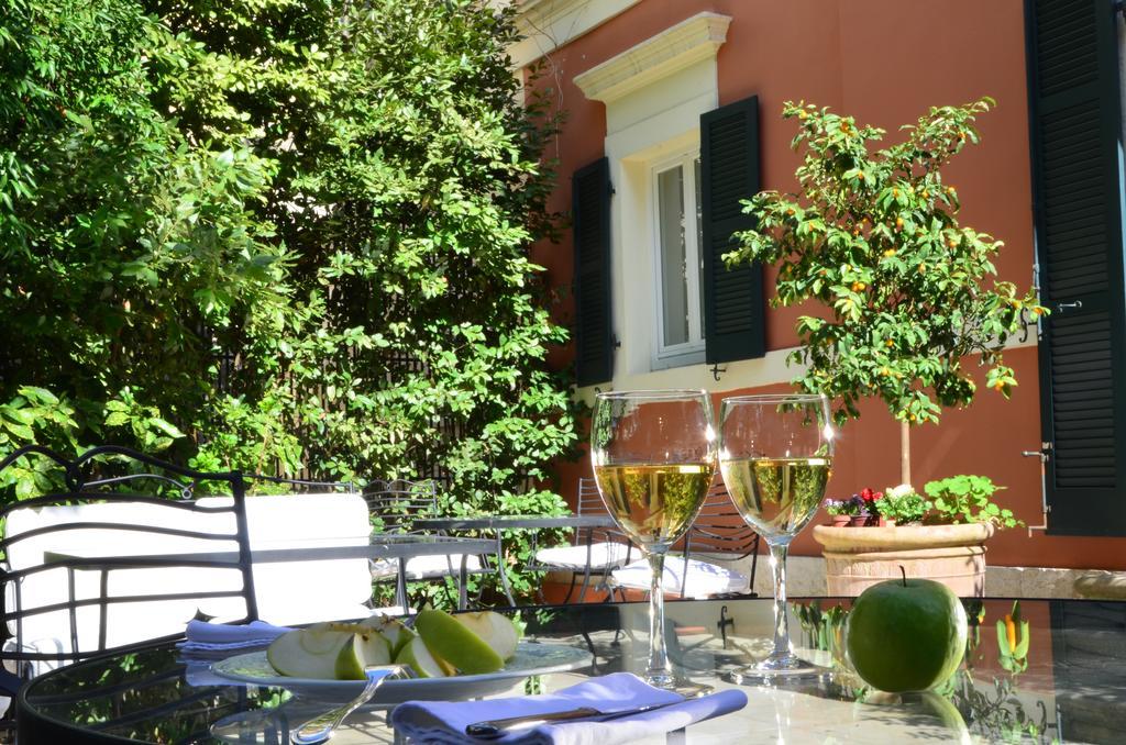 Siora Vittoria Boutique Corfu (city)